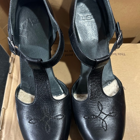 Ugg Chrissie size 9 - Picture 7 of 10